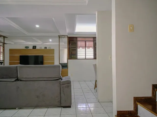 Imagem 5: Vende - Casa com 321M² em Condomínio Fechado, 5 Quartos/4Suítes, Prox Ao Shopping