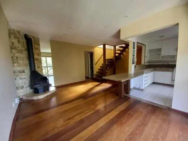 Imagem 1: Apartamento para Venda em Teresópolis, Bom Retiro, 3 Dormitórios, 2 Suítes, 3