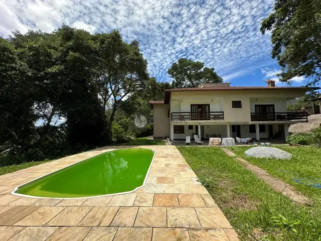 Imagem: Casa À Venda com 5 Quartos Sendo 2 Suítes