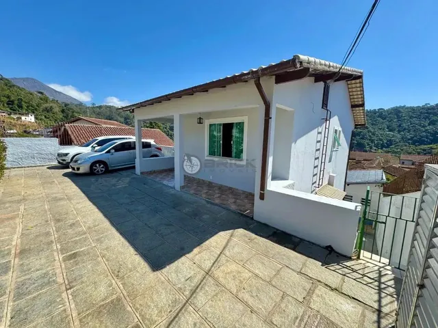 Imagem: Casa À Venda com 5 Quartos Sendo 2 Suítes