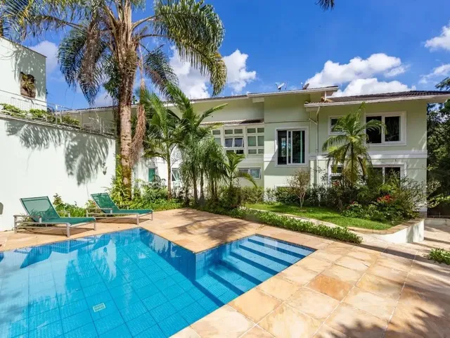 Imagem: Casa com 5 Quartos em Condomínio no Comary