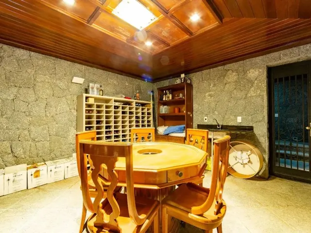 Imagem 2: Casa com 5 Quartos em Condomínio no Comary, Teresópolis