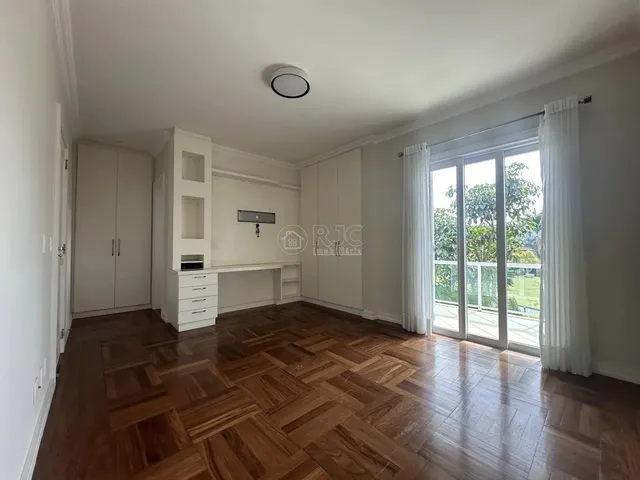 Imagem 6: Imóvel para Venda Tem 537 Metros Quadrados com 4 Quartos em Várzea - Teresópolis - Rj