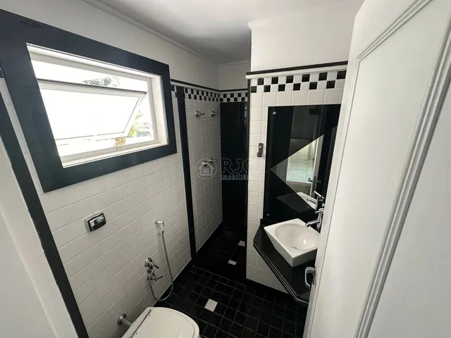 Imagem 2: Imóvel para Venda Tem 537 Metros Quadrados com 4 Quartos em Várzea - Teresópolis - Rj