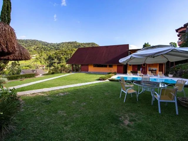 Imagem 3: Casa com 4 Quartos em Condomínio no Comary, Teresópolis