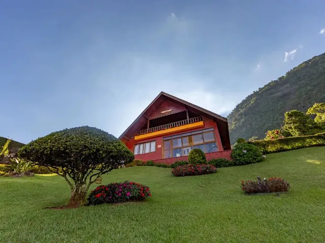Imagem 2: Casa com 4 Quartos em Condomínio no Comary, Teresópolis