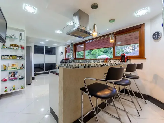 Imagem 4: Casa com 4 Quartos em Condomínio no Comary, Teresópolis