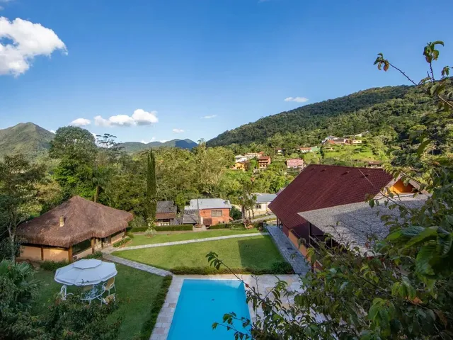 Imagem 7: Casa com 4 Quartos em Condomínio no Comary, Teresópolis