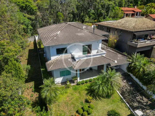Imagem: Casa de Alto Padrão com 4 Quartos e 464M²