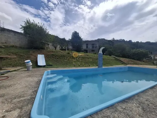 Imagem: A casa possui 4 Dormitórios, 3 Suítes, 4 Banheiros, 2 Vagas