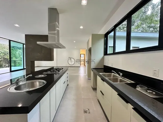 Imagem 4: Casa em Condomínio À Venda com 3 Suítes, 280 M² em Quebra Frascos - Teresópolis/Rj