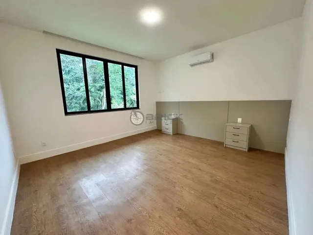 Imagem 8: Casa em Condomínio À Venda com 3 Suítes, 280 M² em Quebra Frascos - Teresópolis/Rj