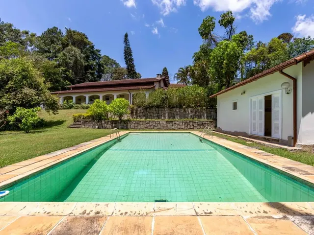 Imagem: Casa Linear com 4 Quartos, Terreno Plano