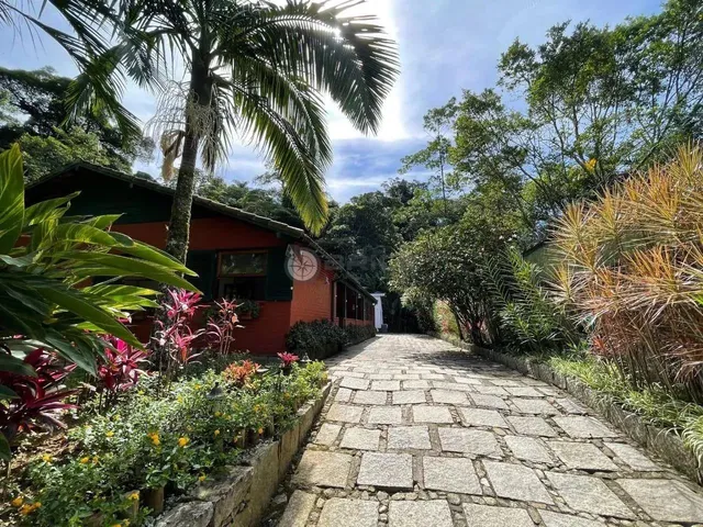 Imagem 3: Casa À Venda com 5 Quartos Sendo 4 Suítes, 289 M² no Carlos Guinle (Comary)