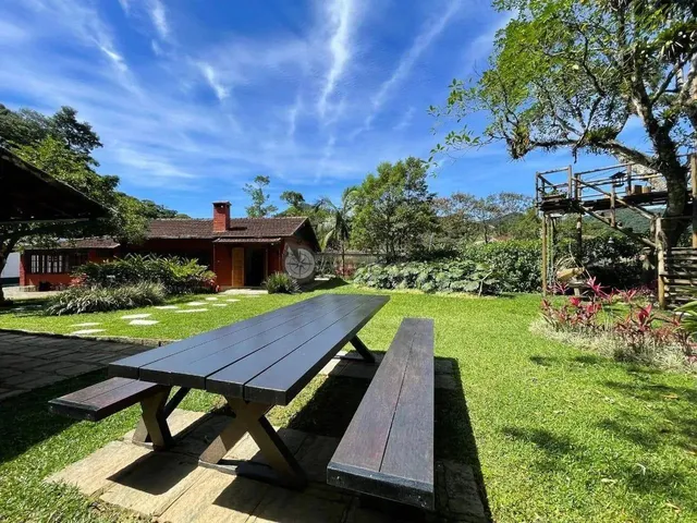 Imagem 2: Casa À Venda com 5 Quartos Sendo 4 Suítes, 289 M² no Carlos Guinle (Comary)