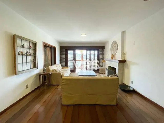 Imagem: Casa com 5 Dormitórios À Venda, 314 M²
