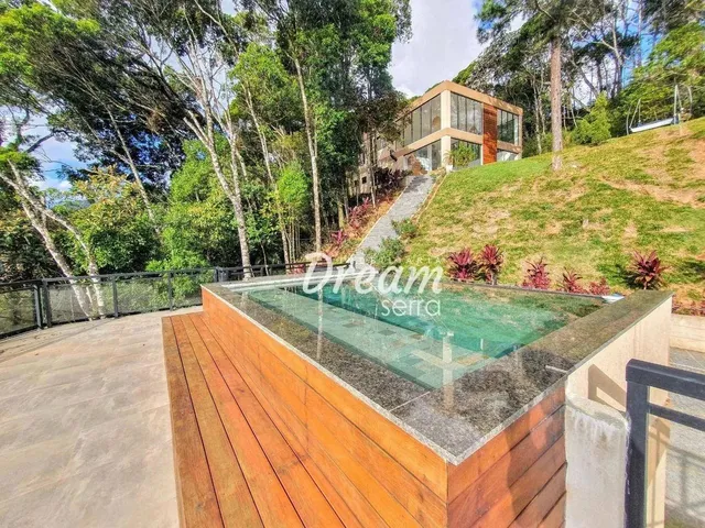 Imagem: Casa com 5 Dormitórios À Venda, 330 M²