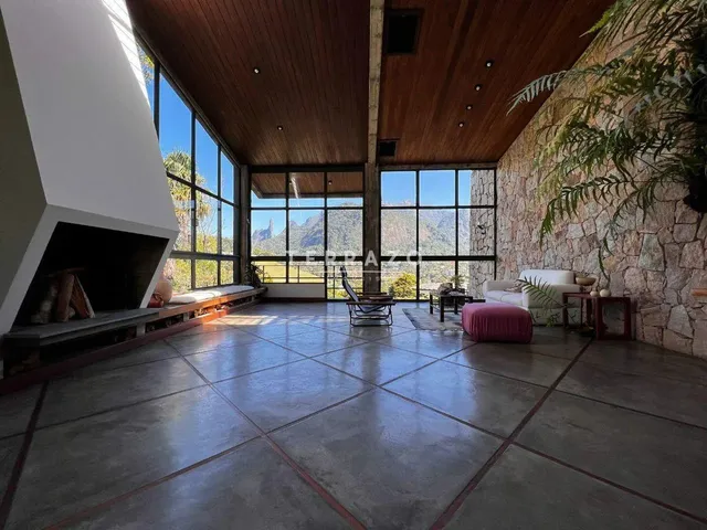 Imagem: Casa À Venda, 5 Quartos, 2 Suítes, 4 Vagas