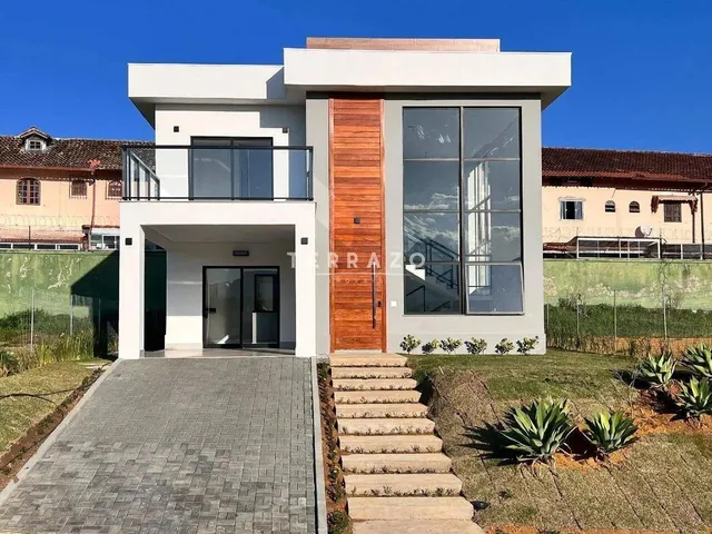 Imagem 1: Casa em Condomínio À Venda, 4 Quartos, 3 Suítes, 2 Vagas, Várzea - Teresópolis/Rj