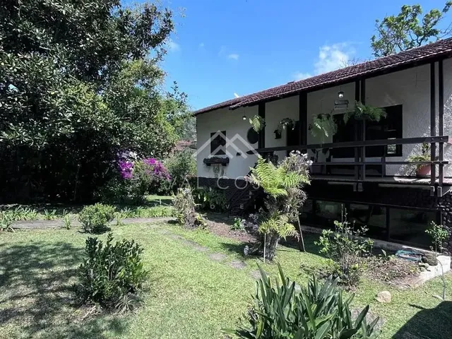 Imagem: Casa em Condomínio com Amplo Terreno e
