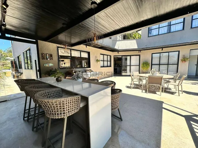 Imagem 1: Casa À Venda com 5 Quartos Sendo 3 Suítes, 358 M² em Iucas - Teresópolis/Rj