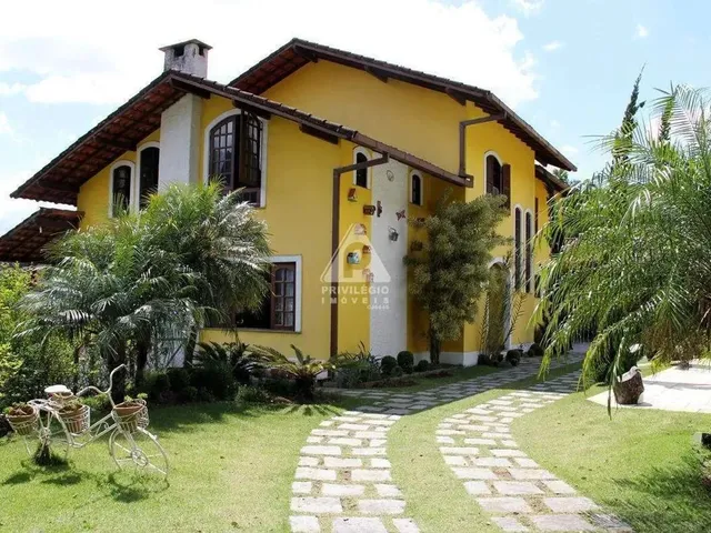 Imagem: Casa À Venda, 6 Quartos, 3 Suítes, 2 Vagas