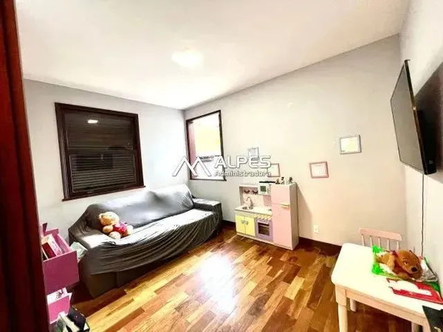 Imagem 13: Imóvel para Venda Possui 370 Metros Quadrados com 4 Quartos em Panorama - Teresópolis
