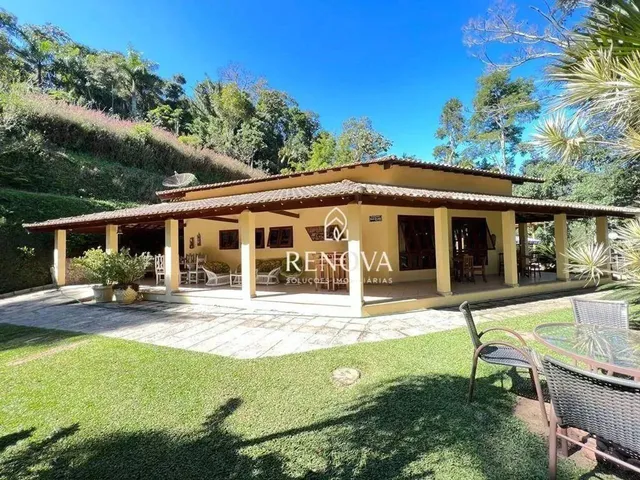 Imagem: Casa com Três Suítes À Venda, 350 M²