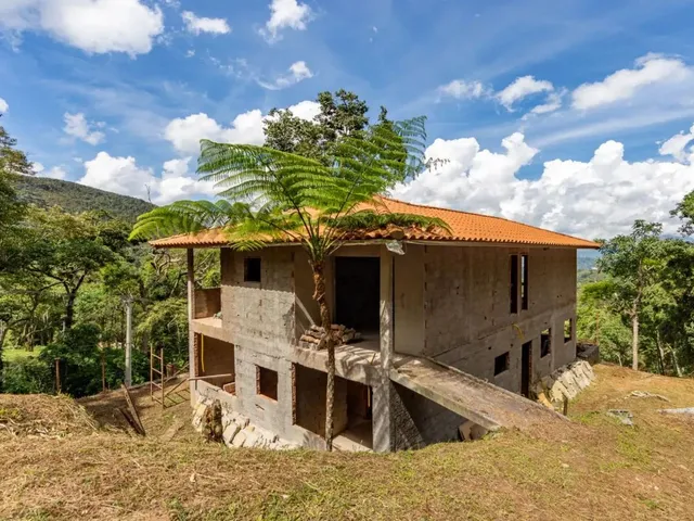 Imagem: Casa em Construção com 4 Quartos no Quebra