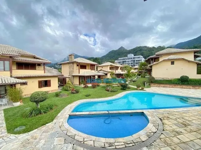 Imagem: Casa com 4 Dormitórios À Venda, 220 M²