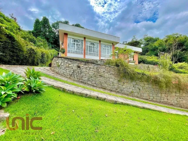 Imagem: Casa com 3 Dormitórios À Venda, 284 M²