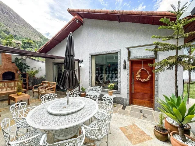 Imagem: Casa com 4 Dormitórios À Venda, 210 M²