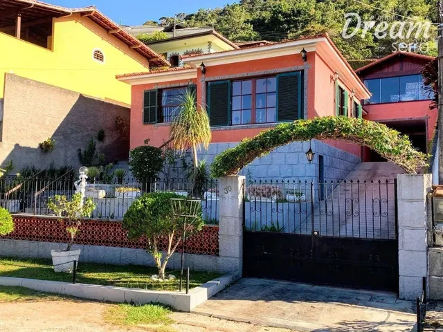 Imagem: Casa com 3 Dormitórios À Venda, 300 M²