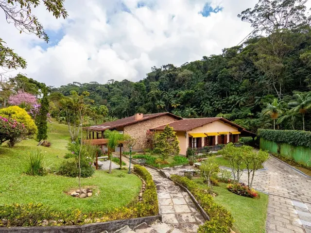 Imagem: Casa com 4 Quartos em Condomínio no Comary