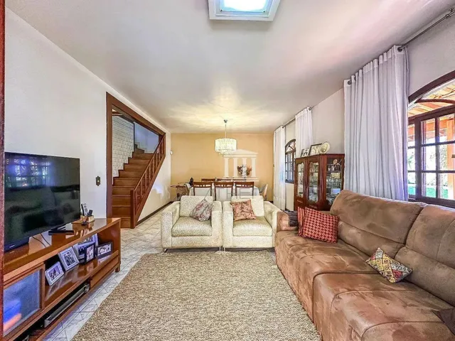 Imagem 2: Casa com 3 Dormitórios À Venda, 285 M² por R$ 1.100.000,00 - Araras - Teresópolis/Rj