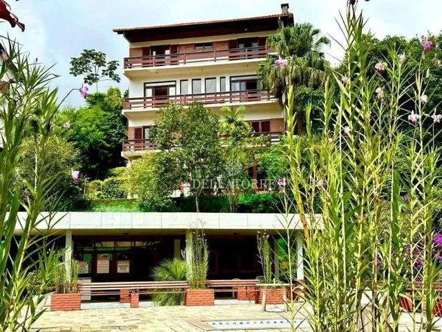 Imagem: Casa com 8 Dormitórios À Venda, 554 M²