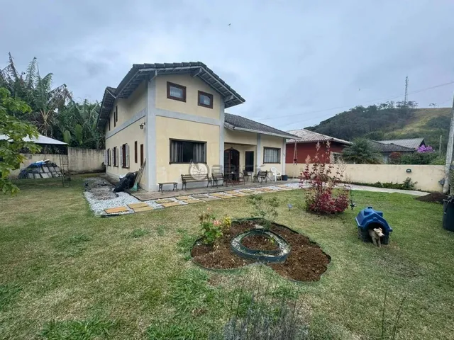 Imagem: Casa À Venda com 4 Quartos Sendo 1 Suíte