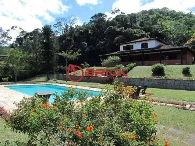 Imagem: Casa com 4 Quartos Sendo 2 Suítes, 8.000