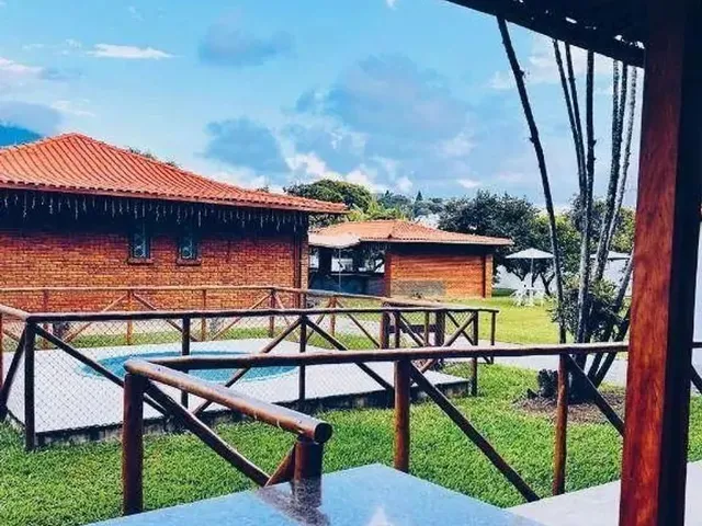 Imagem: Casa com 5 Dormitórios À Venda, 304 M²