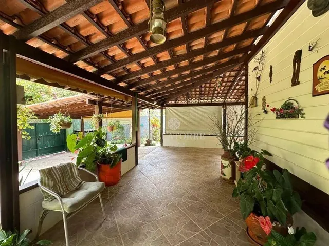 Imagem: Casa com 4 Dormitórios À Venda, 211 M²