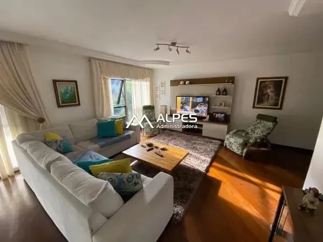 Imagem 13: Imóvel para Venda Possui 210 Metros Quadrados com 4 Quartos em Várzea - Teresópolis