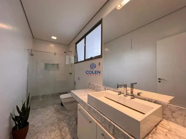 Imagem 2: Casa Linear com 4 Suítes e Lazer em Alphaville