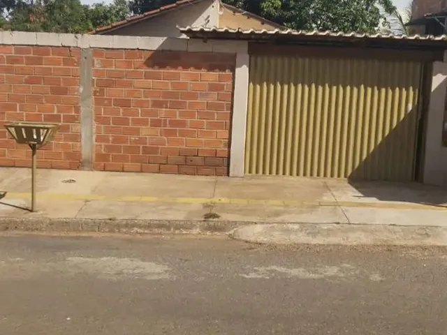 Imagem: Casa Dois Quartos com Barracão no Fundo
