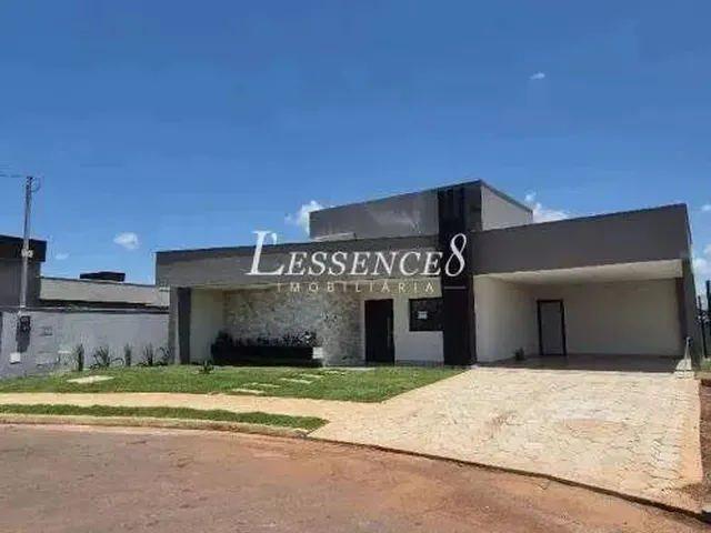 Imagem: A casa possui 3 Dormitórios, 2 Banheiros, 5 Vagas na