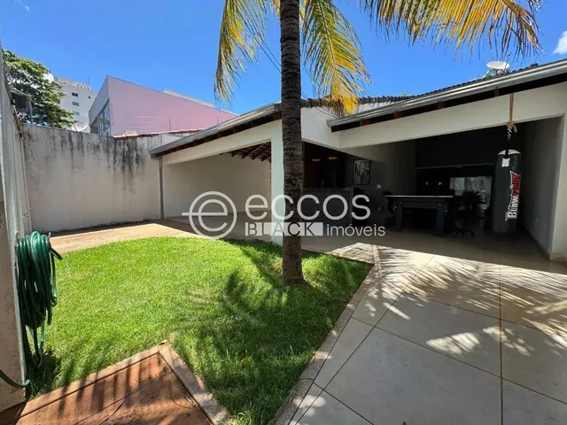 Imagem: Casa À Venda, 3 Quartos, 1 Suíte, 3 Vagas