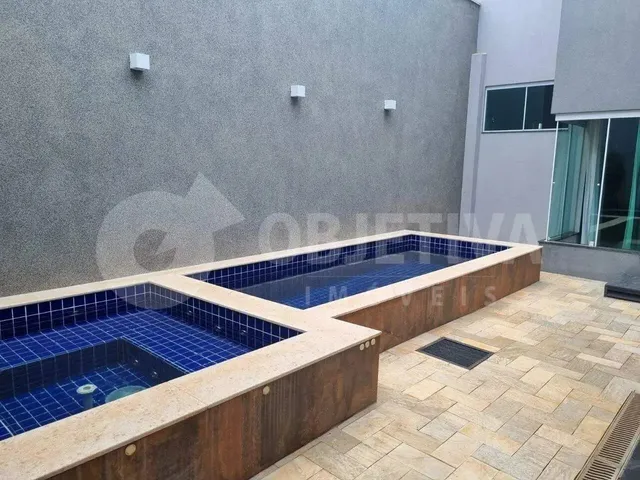 Imagem: Casa À Venda, 3 Quartos, 1 Suíte, 4 Vagas