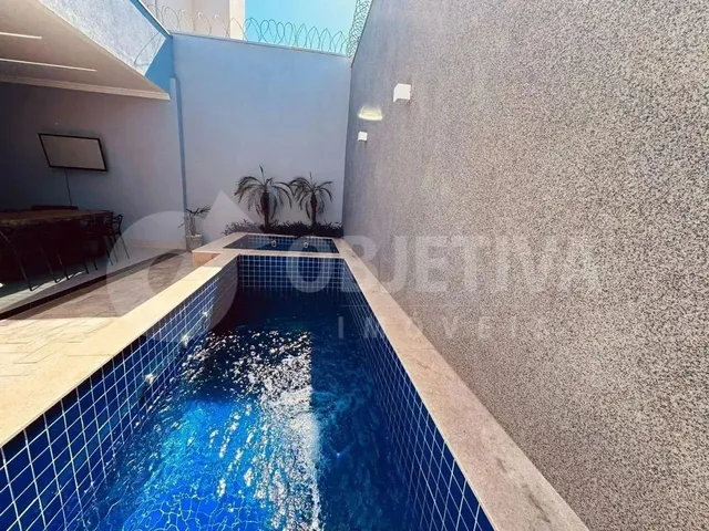 Imagem 2: Casa À Venda, 3 Quartos, 1 Suíte, 4 Vagas, Bosque dos Buritis - Uberlandia/Mg