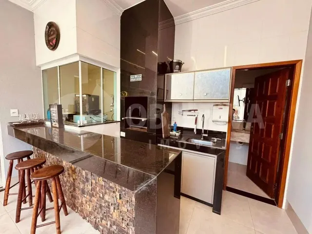 Imagem 3: Casa À Venda, 3 Quartos, 1 Suíte, 4 Vagas, Bosque dos Buritis - Uberlandia/Mg