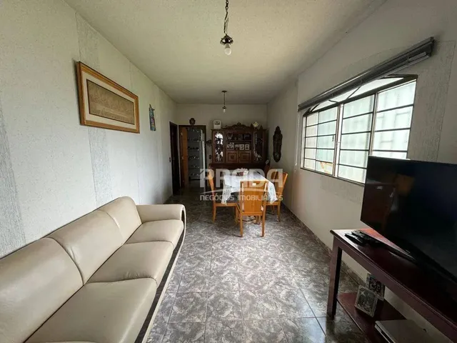 Imagem 14: Casa À Venda Estilo Sobrado com 6 Quartos Sendo 3 Suítes - Brasil - Uberlândia/Mg