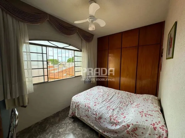Imagem 13: Casa À Venda Estilo Sobrado com 6 Quartos Sendo 3 Suítes - Brasil - Uberlândia/Mg